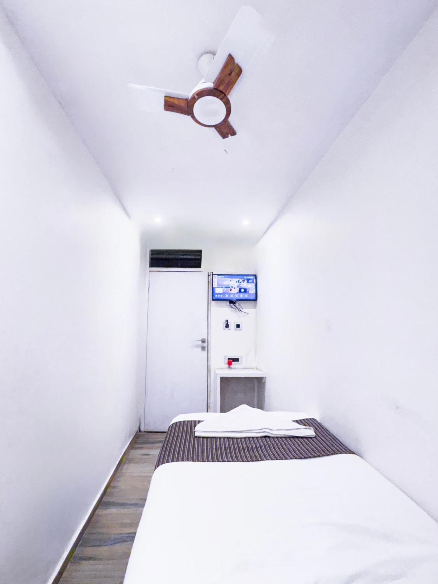 Hotel Winton มุมไบ ภายนอก รูปภาพ