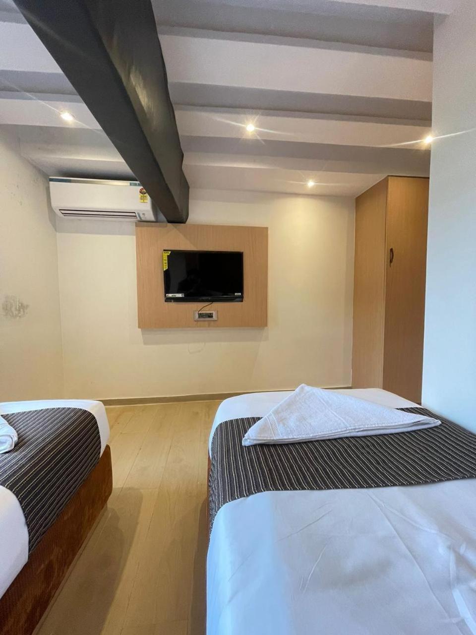 Hotel Winton มุมไบ ภายนอก รูปภาพ