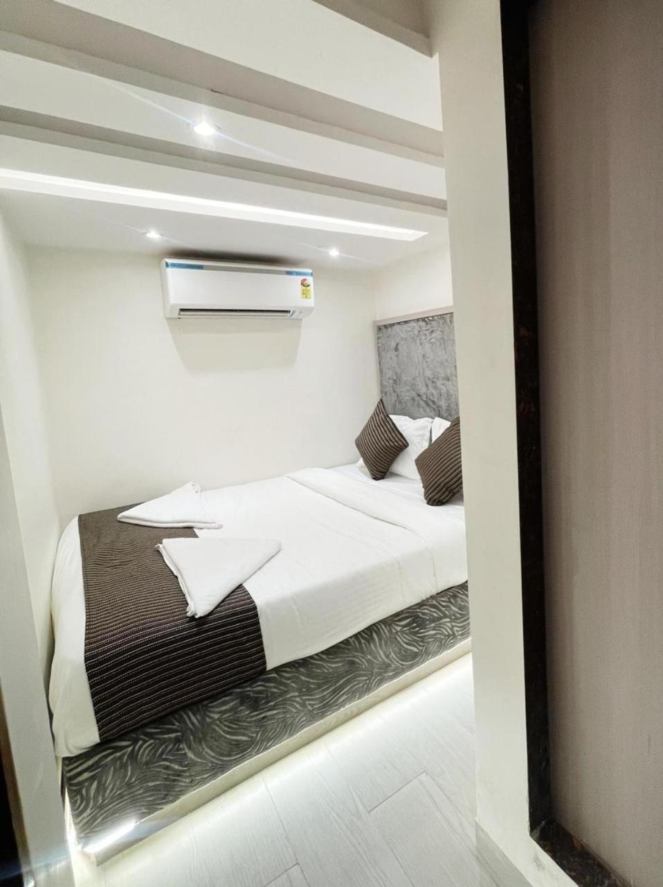 Hotel Winton มุมไบ ภายนอก รูปภาพ