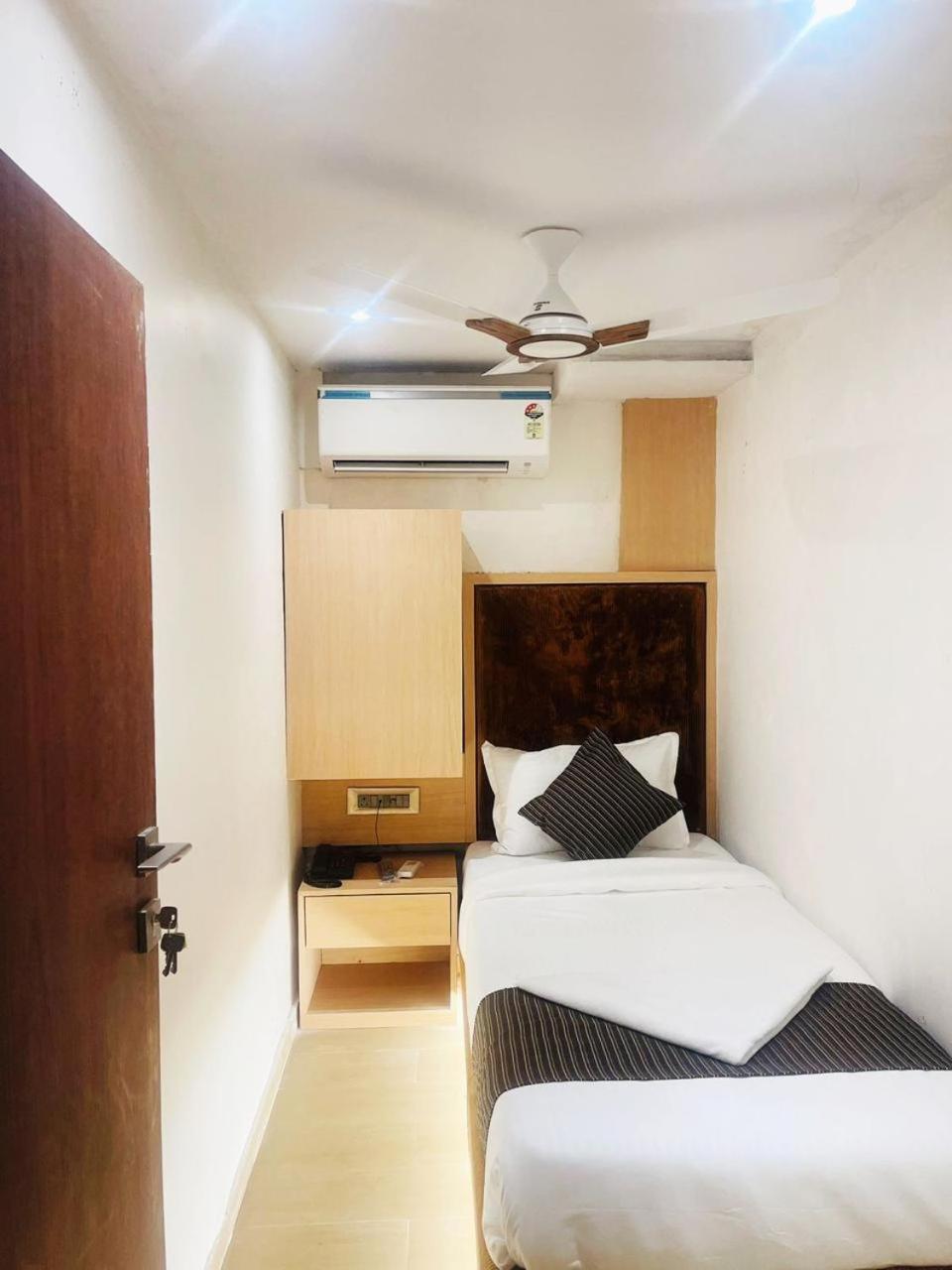 Hotel Winton มุมไบ ภายนอก รูปภาพ