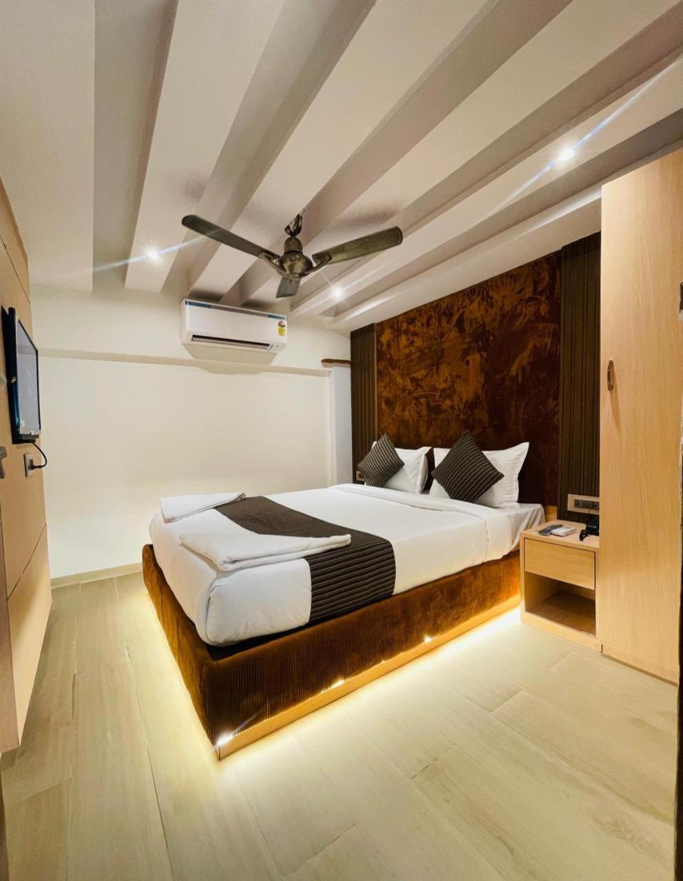Hotel Winton มุมไบ ภายนอก รูปภาพ
