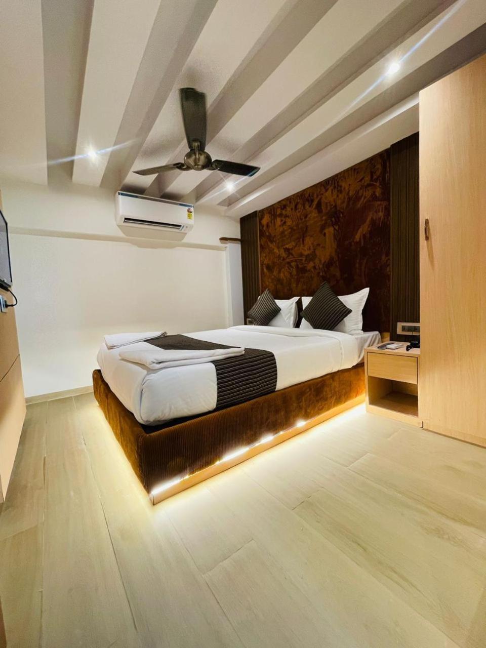 Hotel Winton มุมไบ ภายนอก รูปภาพ