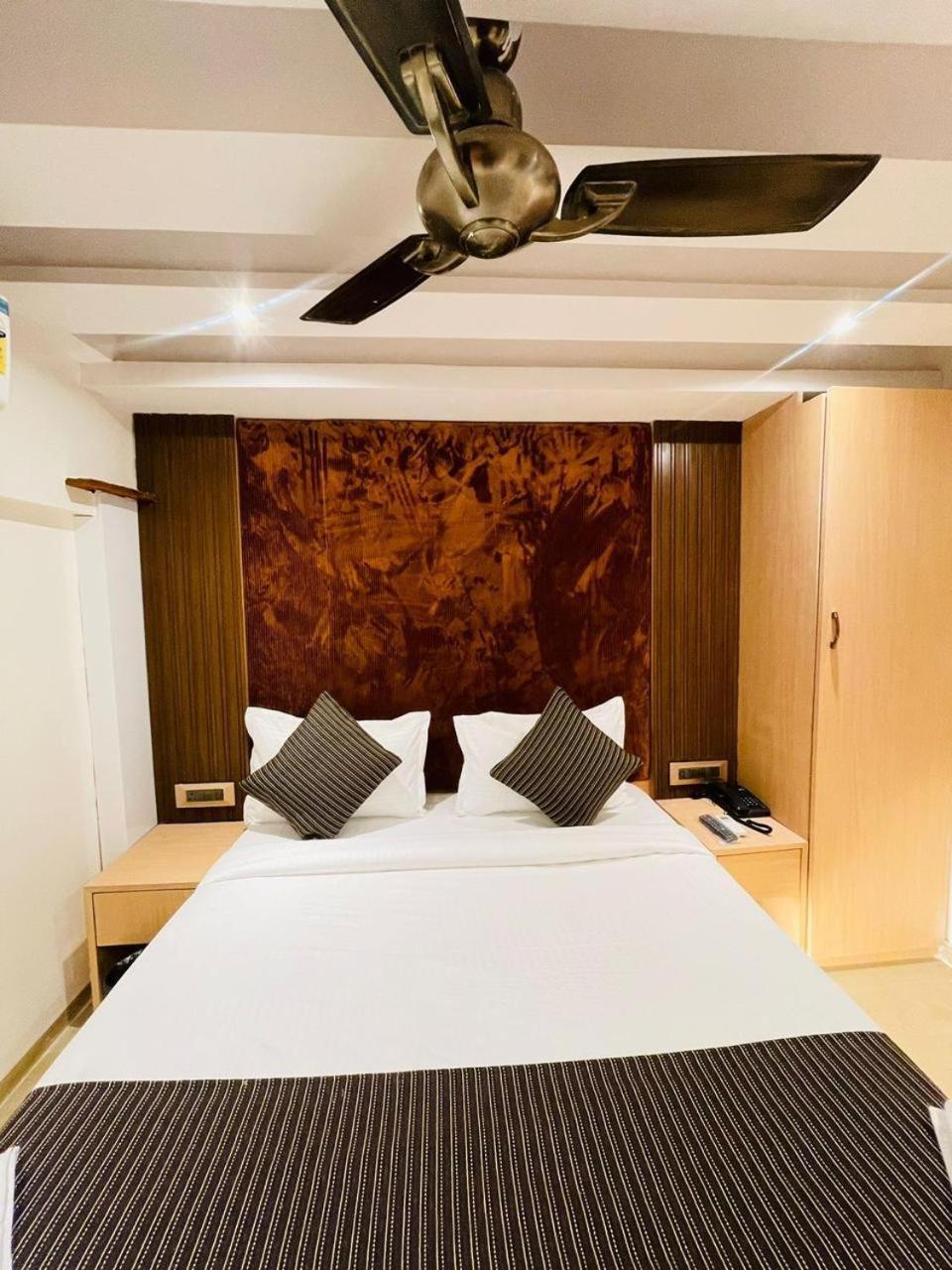 Hotel Winton มุมไบ ภายนอก รูปภาพ