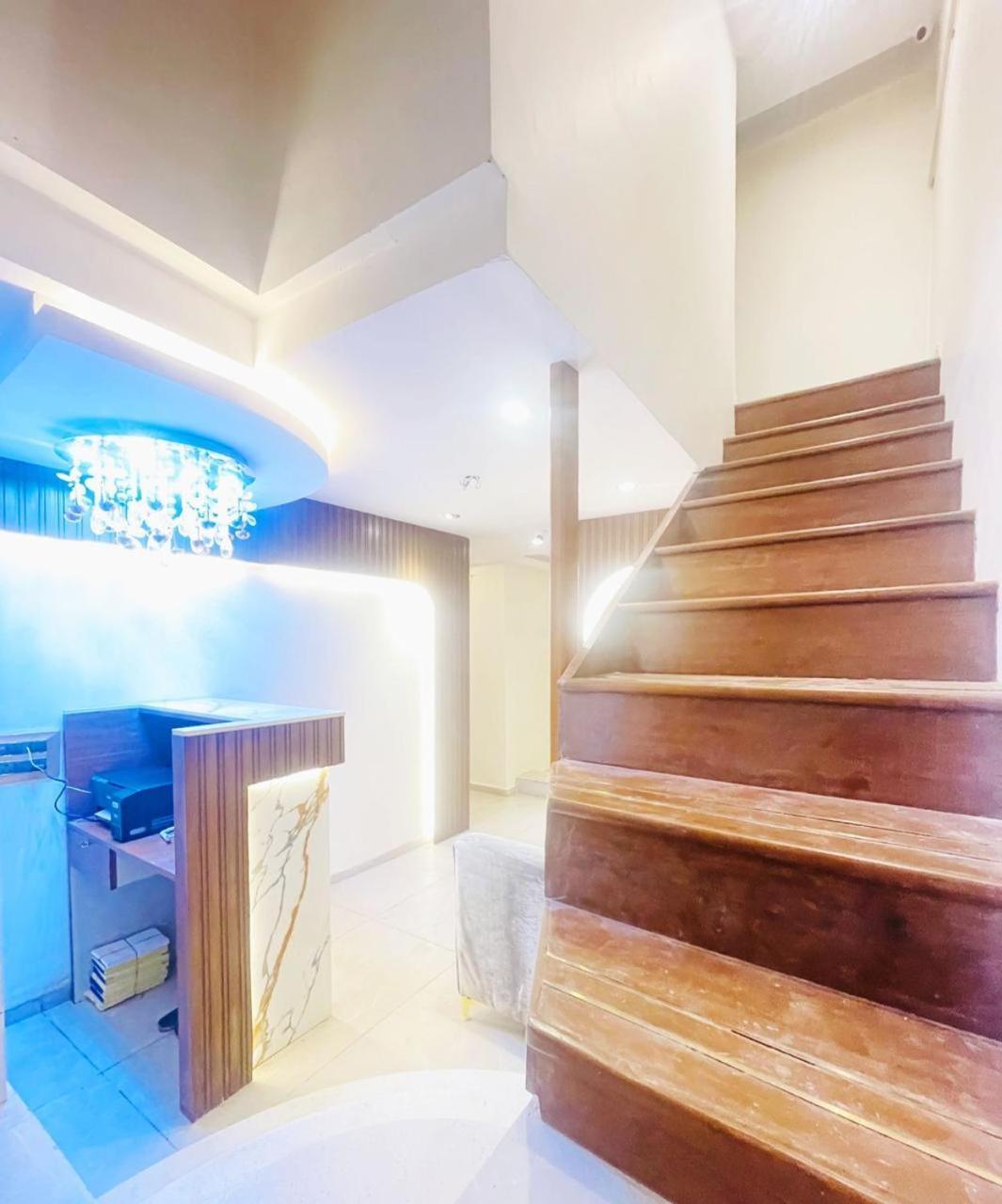Hotel Winton มุมไบ ภายนอก รูปภาพ
