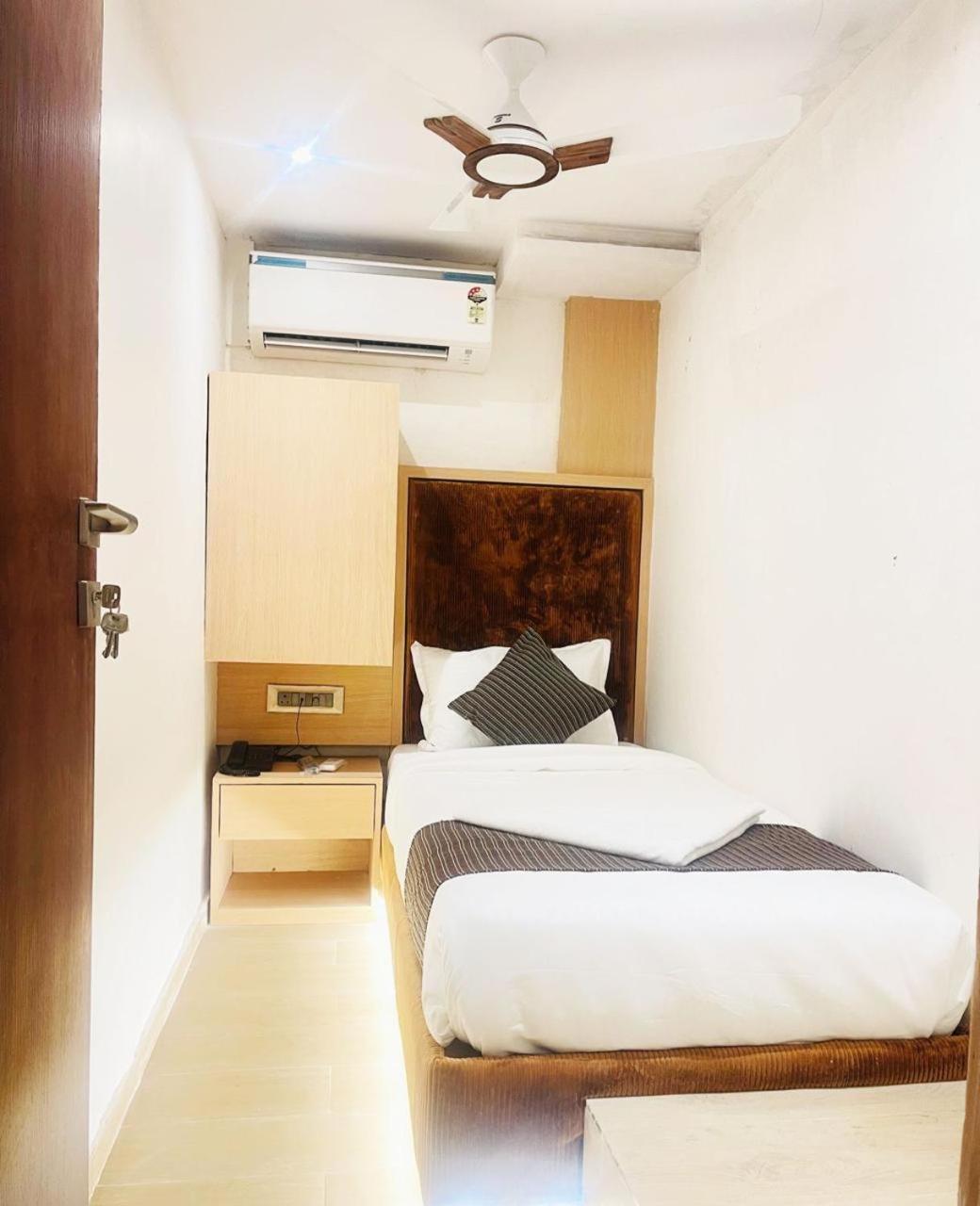 Hotel Winton มุมไบ ภายนอก รูปภาพ